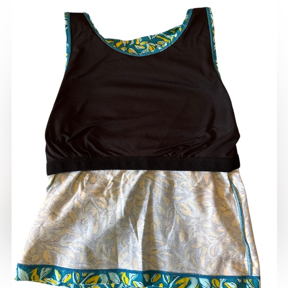 596. 5/$25 Danskin Women’s Blue & Yellow Built in bra Workout Top - Picture 5 of 7